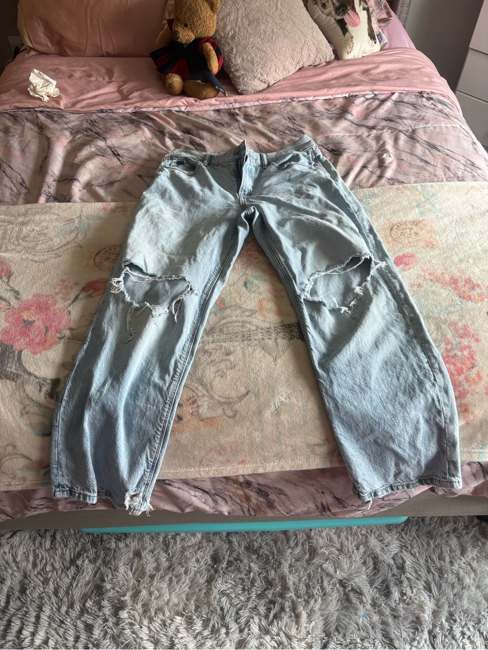 Light Blue Ripped American Eagle Women’s Jeans. EUC. Size 8
